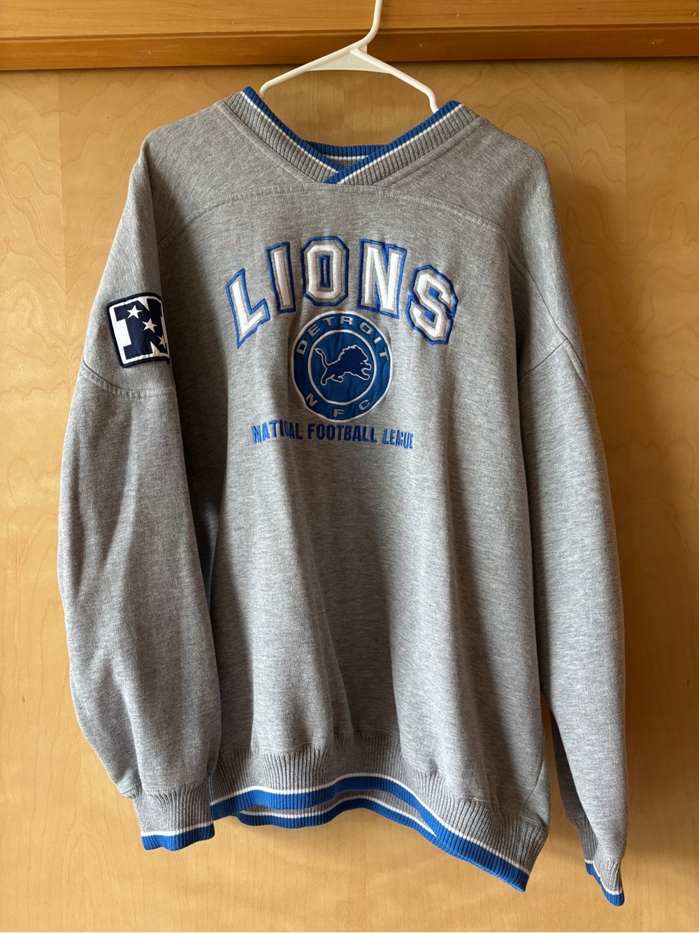 Lee Men's Gray and Blue Detroit Lions V-Neck Sweatshirt